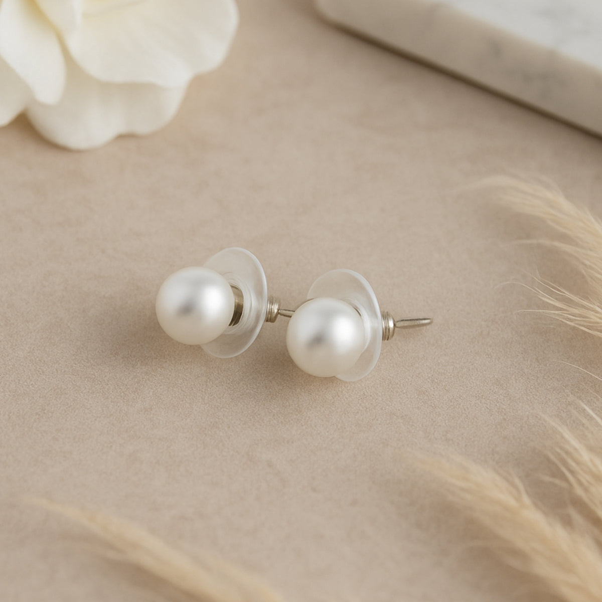 Trendy Pearl Necklace Set Single Layered