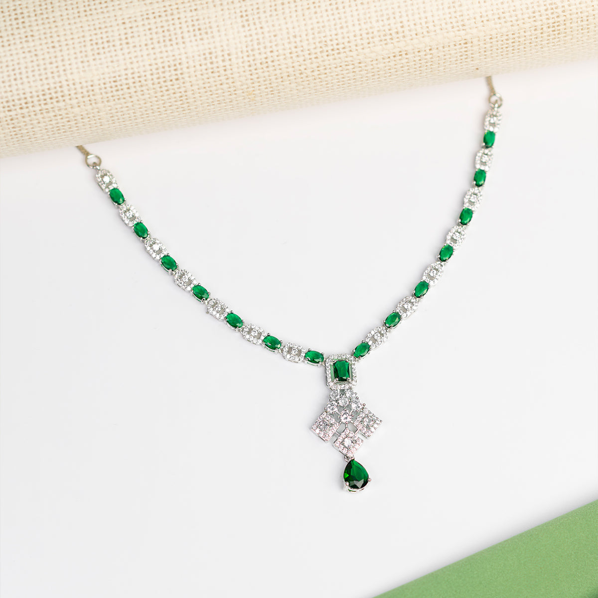 AD Sling Choker Set with Emerald Stones